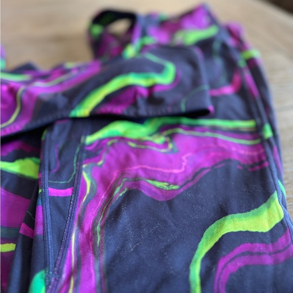 Fabletics Multicolor Activewear Set - Picture 4 of 16